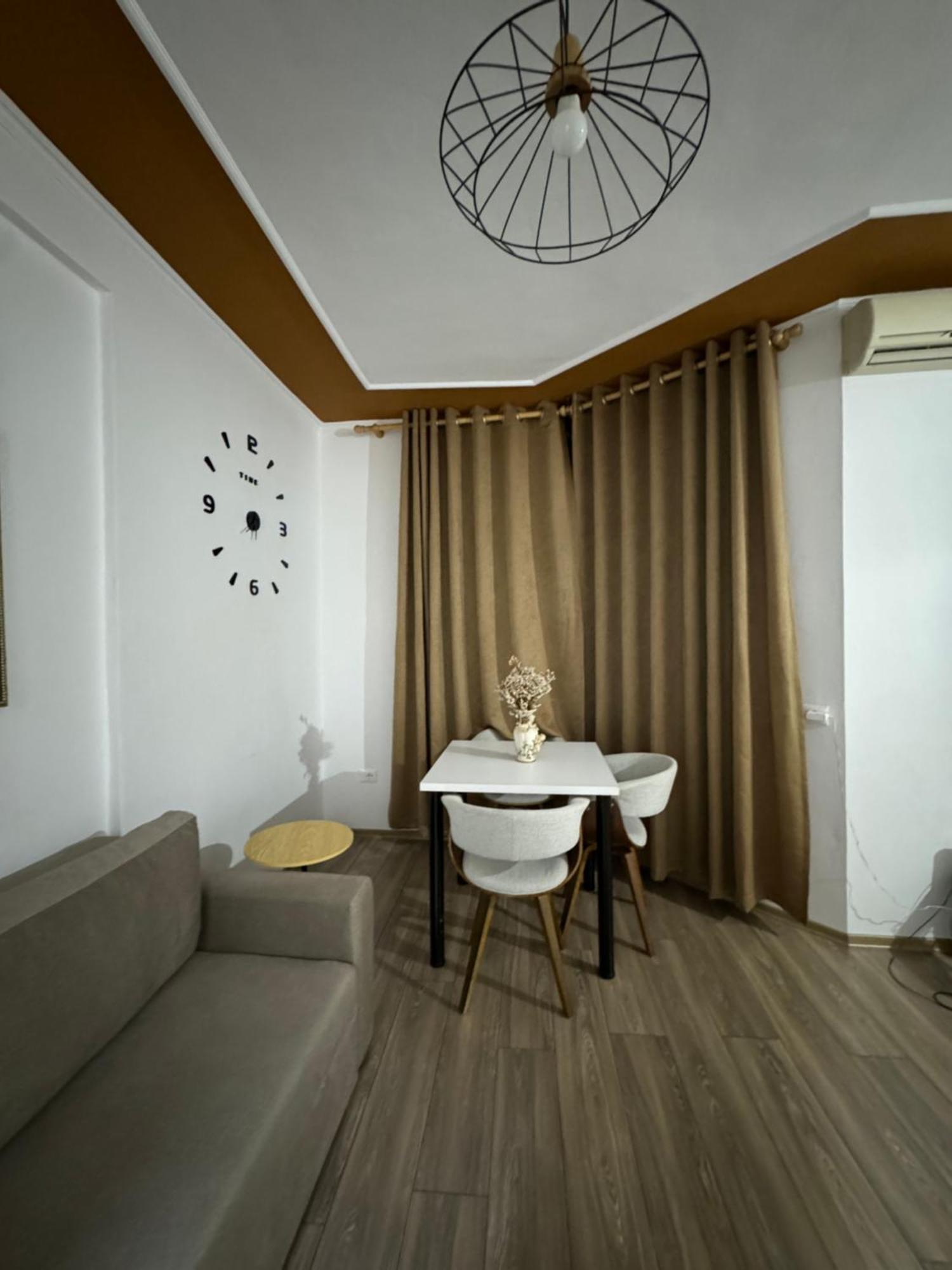 Square 21 Apartment *